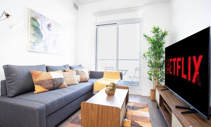 Garden District Hotel | Vista Suites - 2BR - 10 min walk to Eaton Centre