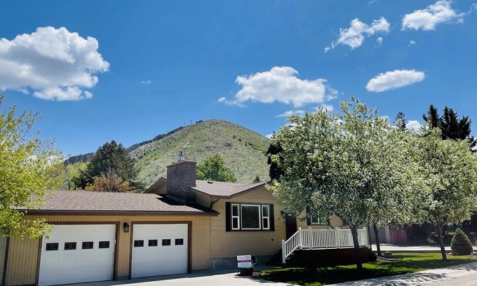 Lava Hot Springs House | Viva La Vida "Live The Life" Vacation Rental in Downtown Lava Hot Springs, Idaho