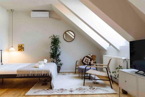 Bucharest City-Centre Apartment | Vivando - Stylish Studio C + Parking