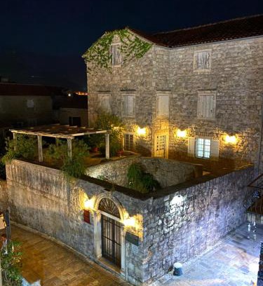 Old Town Apartment | VivaV