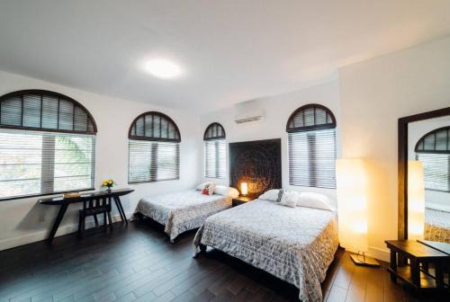 Northeast Miami Apartment | Vive Zen 2 Queen Beds