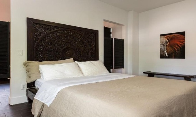 Northeast Miami Apartment | Vive Zen Queen Room
