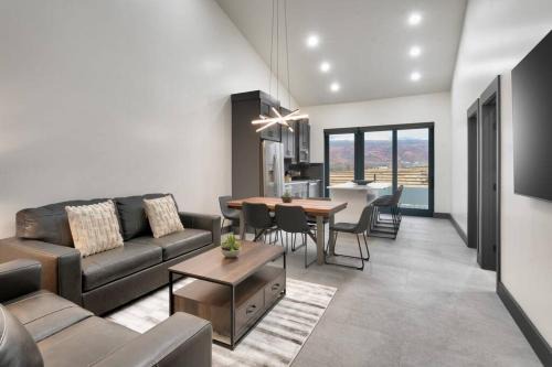 Moab South Valley Apartment | Vizcaya #4 - Moab's Newest Luxury Rental (Hot Tub)