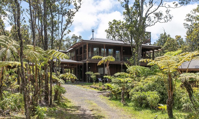 Volcano House | Volcano Forest House next to Volcano National Park