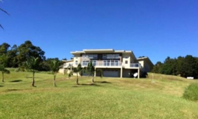 Glenwood House | Volcanoes National Park - minutes away. 25 acre Nature Lodge