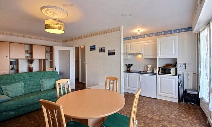 Berck-sur-Mer Apartment | VOLDENUIT11: Spacious apartment overlooking the Baie d'Authie