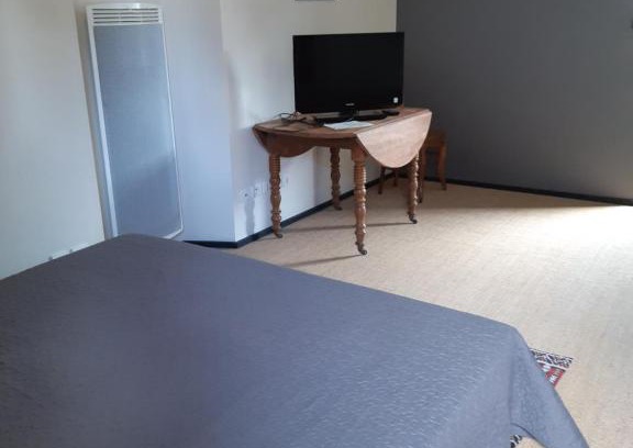 Neuvy-sur-Barangeon Bed & Breakfast | Volets rouges