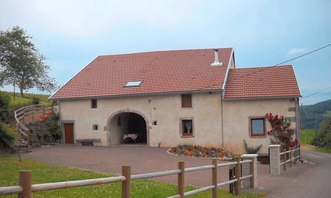 Corravillers Cottage | Vosges Lodge: nature, fireplace, pets allowed