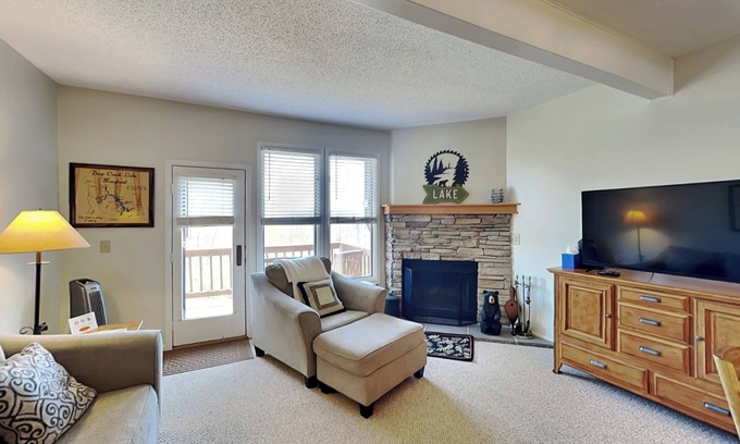 McHenry House | VOW 28 Beary Cozy | Ski In/Ski Out, Hot Tub, Lake Access