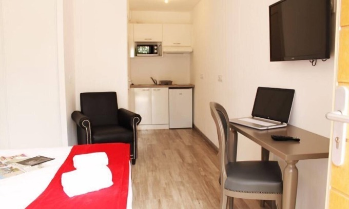 Eguilles Apartment | Voyage au Coeur d'Aix av/Accès Piscine+Terasse!