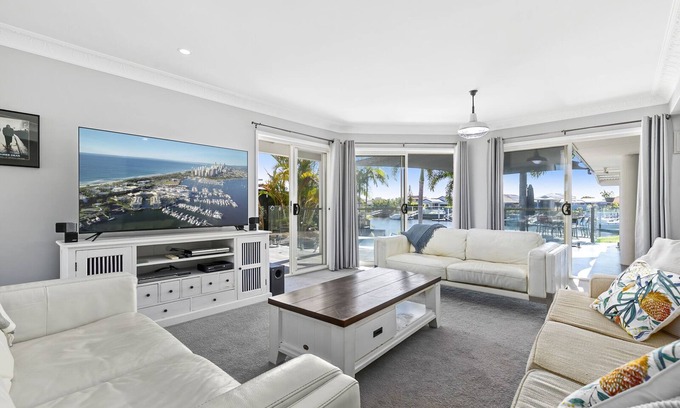 Banksia Beach House | Voyagers Resort - Stunning home