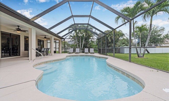 Pelican Villa | VRCC Villa Poolside Palms