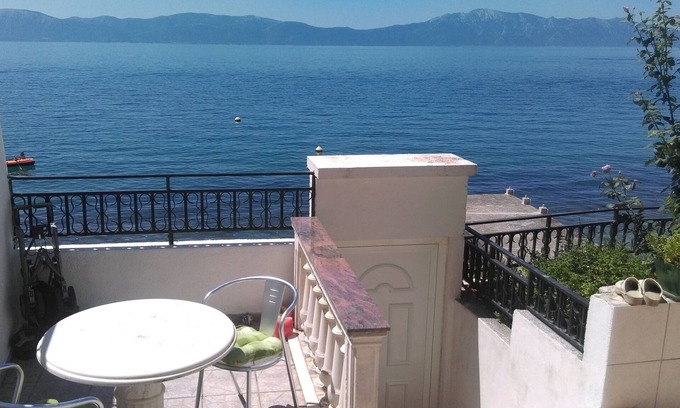 Brist Apartment | Vrisak - apartment for your vacations