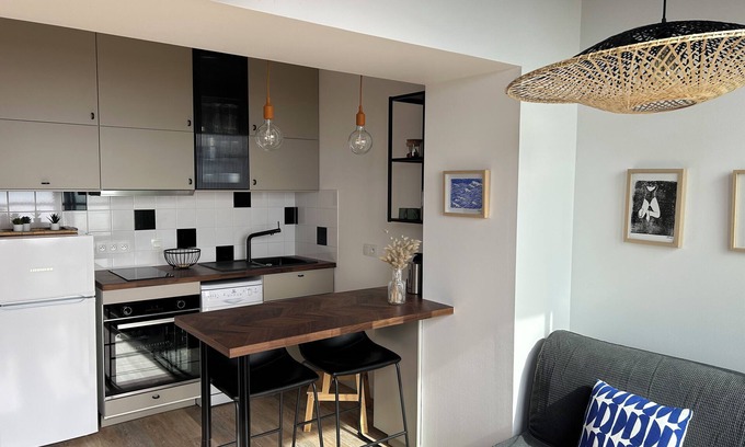 Agon-Coutainville Apartment | Vue sur Mer, Appartement Rénové au Coeur de la Station Balnéaire