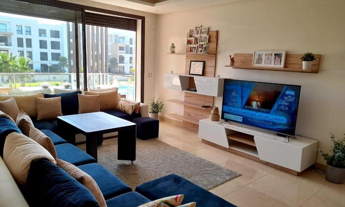 Plage des Nations Apartment | Vus sur mer et piscine