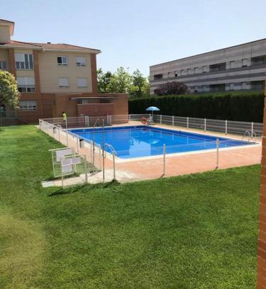 Ciudad Real Apartment | VUT EL PARQUE -con piscina en verano - APARCAMIENTO EN CALLE Y PARKING GRATIS EN EL CENTRO
