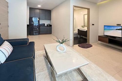 Patong Apartment | VV Patong Apartment B402, Close to Patong's Nightlife, Beach & More