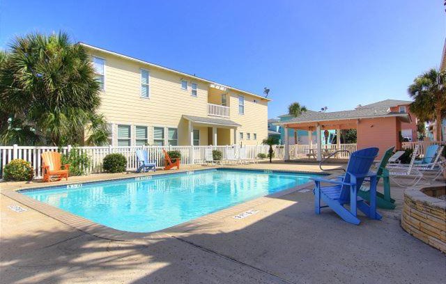 Port Aransas House | VW3 Home in Gated Community, 3 Parking Spaces, Access to Garage, 2 Heated Shared Pools