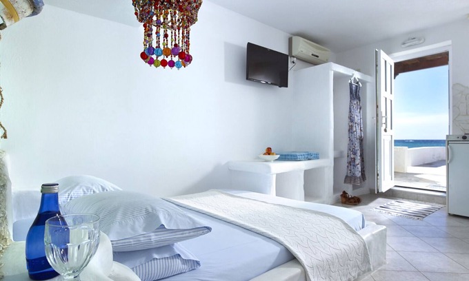 Pachena Apartment | Vythos house on the beach