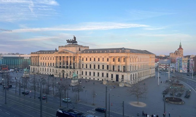 Braunschweig City Center Apartment | W&D Living-Tête de Fleur-Balkon über Schloßarkaden