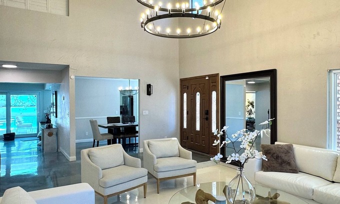 Paradise House | w/pool 5 min to the Strip