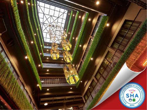 Pom Prap Hotel | W22 by Burasari