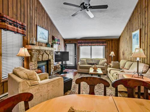 Snowshoe House | Wabasso 1 Covered Parking Convenient Location WiFi Deck