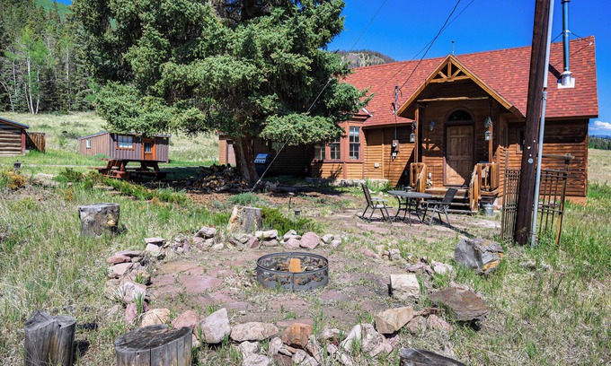Creede Cabin | 'Wagon Wheel Hideaway' Near Fishing in Creede!