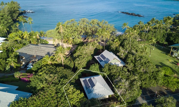 Puako Cottage | Waialea Bay Beachfront Home with AC