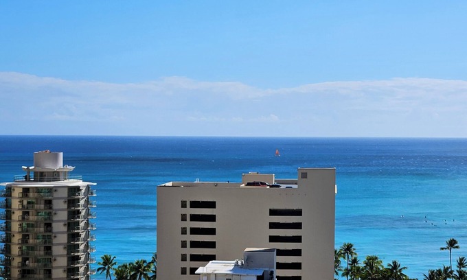 Waikiki Apartment | Waikiki 3-bed, Ocean View, Central A/C, Free Parking, 1 Bock to Waikiki Beach