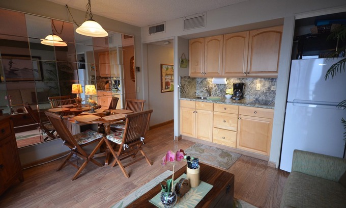 Waikiki Apartment | Waikiki Park Heights 1208 Sun & Beach Fun only 3 minutes away