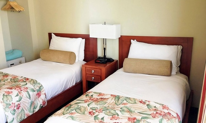 Waikiki Hotel | Waikiki Suites | 2 Units | 1BR with 2 Twins | Near Kuhio Ave