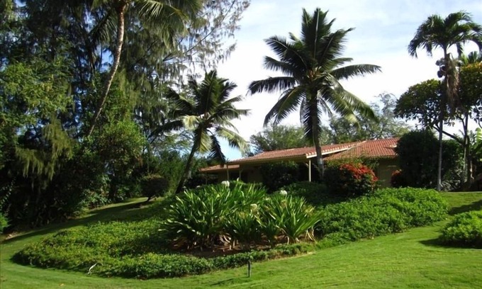 Kihei House | Wailea Hm W/Priv. Tennis/Pickleball Court Steps from Keawakapu Beach