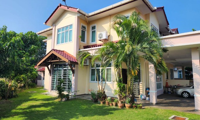 Wakaf Bharu Villa | Wakaf Bharu Garden Stay Semi-D By UJ