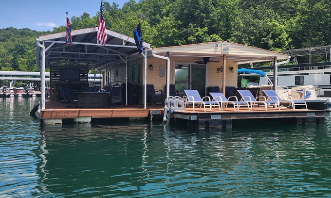 Big Creek House | WAKE N' UP (Floating House @ Whitman Hollow)