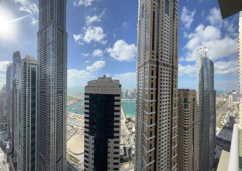 Dubai Apartment | Wake Up To Sea Views In A Blue Lush Home On 51st