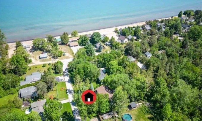 Kettle Point 44 Cottage | Wakefield Cottage - Steps from the Beach!
