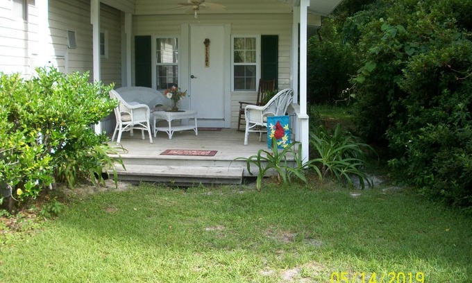 Tallahassee House | Wakulla Springs State Park and St. Marks Wildlife Refuge are just minutes away.
