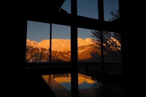 Hokujo Ski Chalet | WAKURABA- Chalet with the best views in Hakuba!