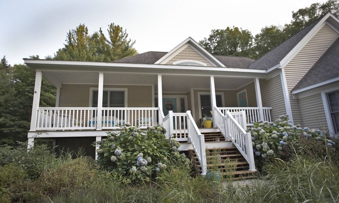 Grand Haven House | Walking distance to Brucker Beach