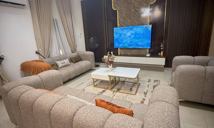 Abeokuta Apartment | Waldam Castle Apartment Ibara: A 3-bedroom duplex with modern facilities