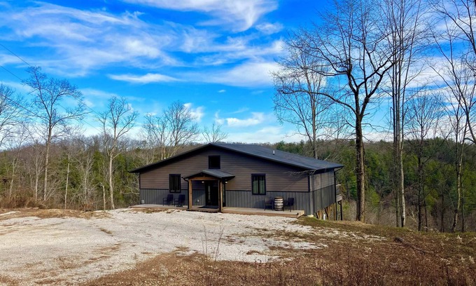 Slade Cabin | Waldens Wonder | artist dream | hot tub