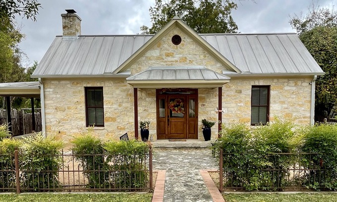 Fredericksburg House | Walk 2 blocks to Historic Downtown FBG. Heritage German Style 3 Bedroom Home.