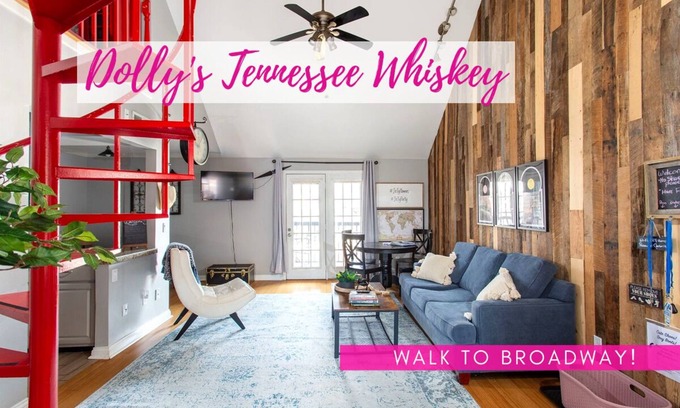 Rutledge Hill Condo | Walk 2 Broadway Balcony & Parking