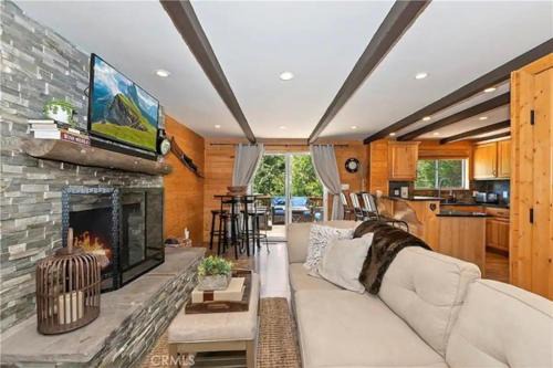 Lake Arrowhead House | Walk 2 Village, Relax on Deck, Cool w/AC!