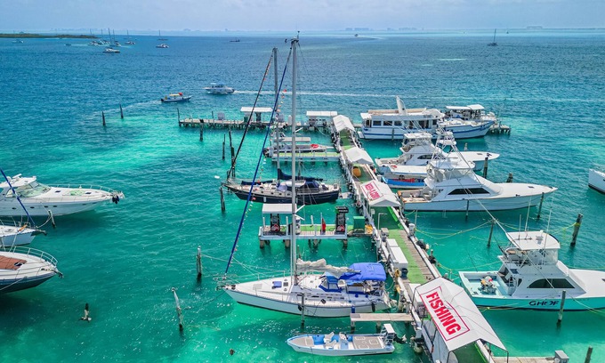 Salina Grande Boat Rental | Walk barefoot to beach! Private en-suite bath, AC