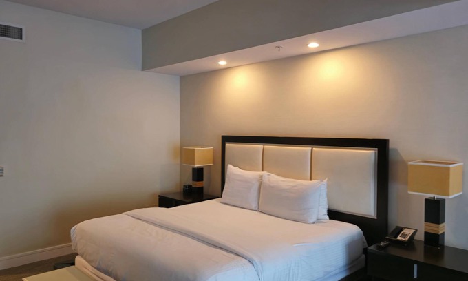 Doral Condo | Walk Downtown Doral, King Suite with Kitchen - ADA