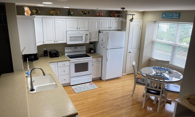 Rehoboth Beach House | Walk Downtown- The Largest And One Of The Best Decorated In The Neighborhood