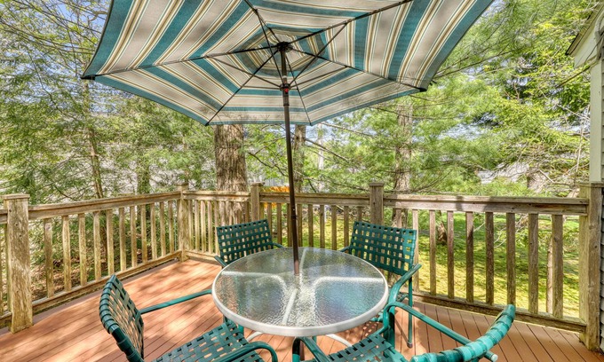 Ogunquit Cottage | Walk downtown & to the beach Family home with boogie boards, toys & more