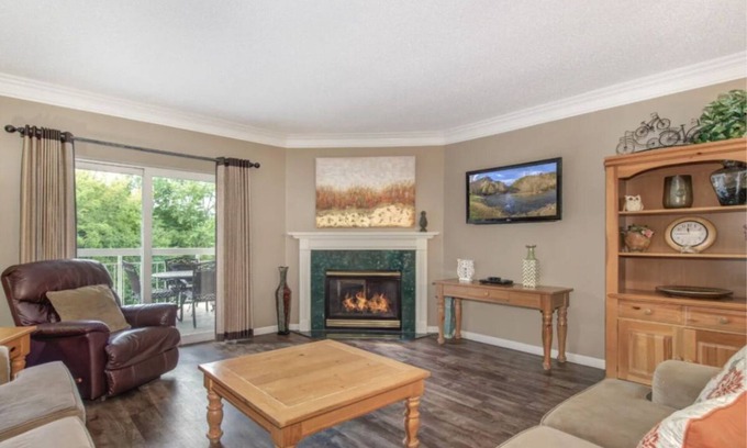 Pigeon Forge Condo | Walk-in Level | 2 BR | Balcony | Sleeps 6 | Free Tickets